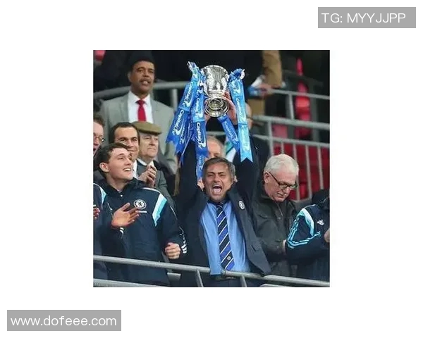 足球明星镜子中的精彩瞬间高清图片欣赏与背后故事分享